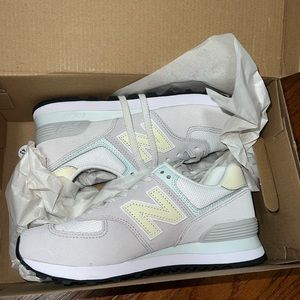 New Balance 574 Sneaker - BRAND NEW WITH BOX
